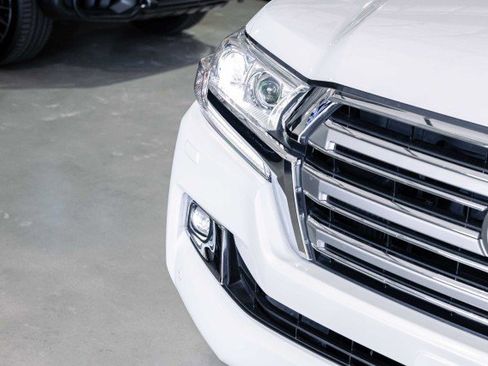 Used 2018 Toyota Land Cruiser image 42