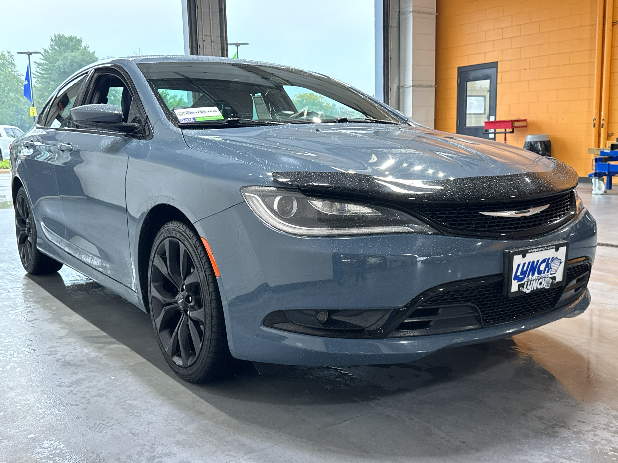 Used 2015 Chrysler 200 S FWD image 7