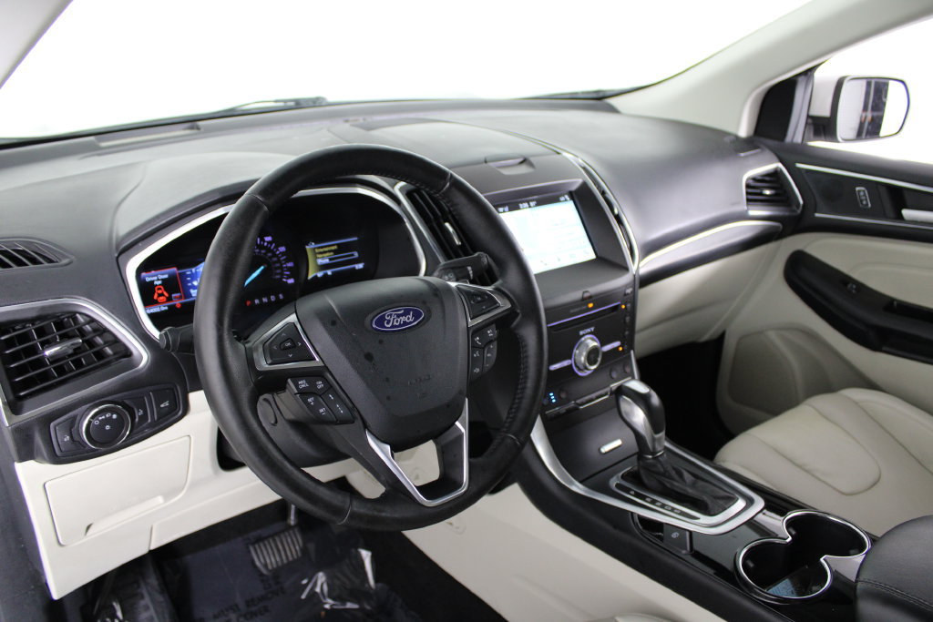 Used 2018 Ford Edge Titanium w/ Equipment Group 301A AWD/4WD image 18