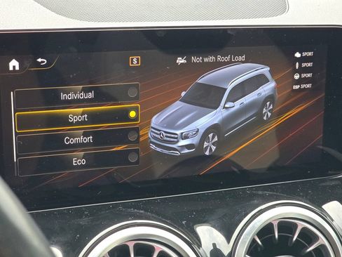 Used 2023 Mercedes-Benz GLB 250 4MATIC image 8