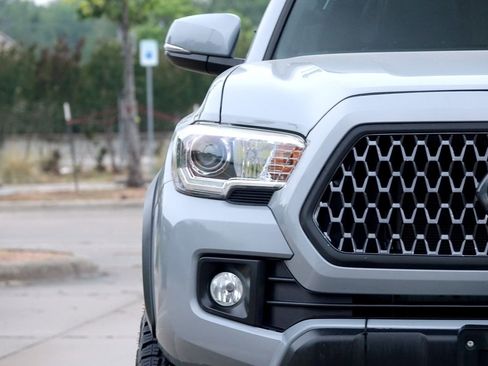 Used 2019 Toyota Tacoma TRD Off-Road w/ TRD Premium Off Road Package image 5