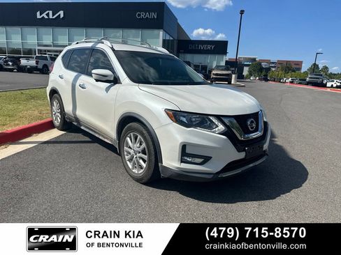 Used 2017 Nissan Rogue SV w/ SV Premium Package FWD image 1