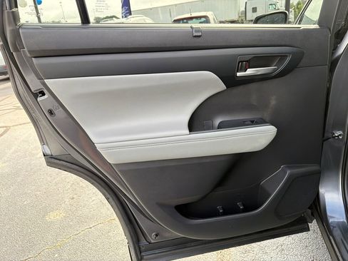 Used 2023 Toyota Highlander XLE image 22