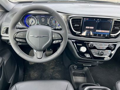 New 2026 Chrysler Pacifica Select