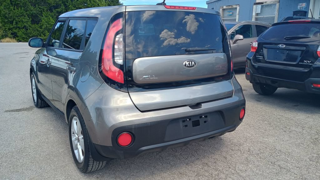 Used 2018 Kia Soul FWD image 2