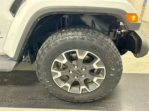 Certified 2024 Jeep Wrangler Sahara w/ Dual Top Group image 8