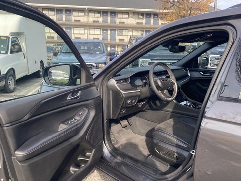 Used 2023 Jeep Grand Cherokee Altitude image 14