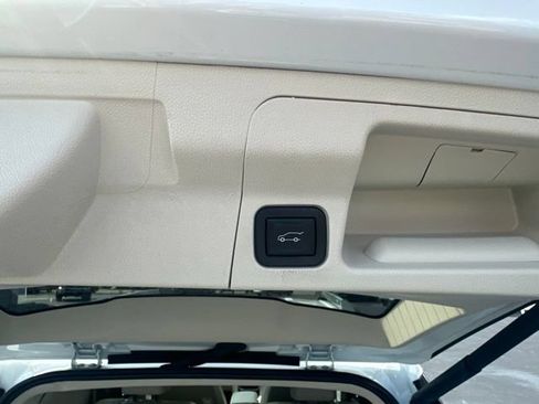 Used 2023 GMC Acadia Denali AWD/4WD image 18