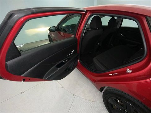 Used 2023 Hyundai Elantra SEL w/ Cargo Package image 21