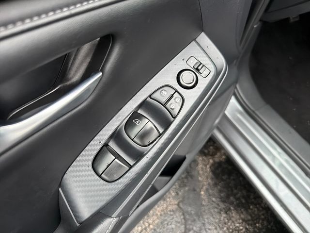 Used 2025 Nissan Sentra SV FWD image 11