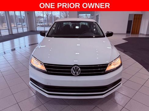 Used 2016 Volkswagen Jetta S image 2
