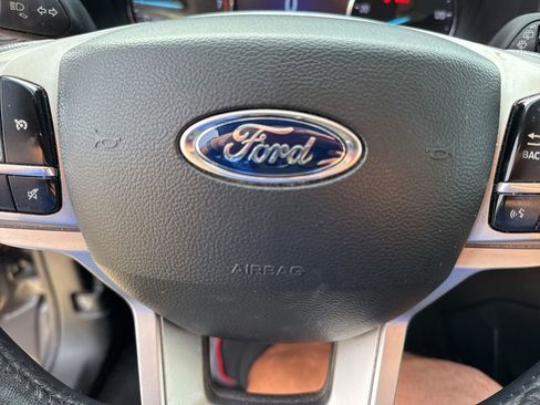 Used 2022 Ford Explorer XLT image 26