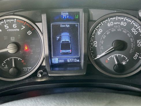 Used 2021 Toyota Tacoma TRD Off-Road AWD/4WD image 12