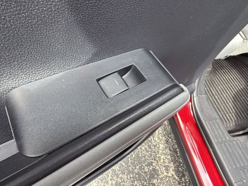 Used 2021 Toyota Highlander XLE image 37