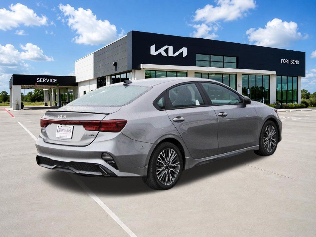 Used 2023 Kia Forte GT-Line w/ GT-Line Technology Package FWD image 5