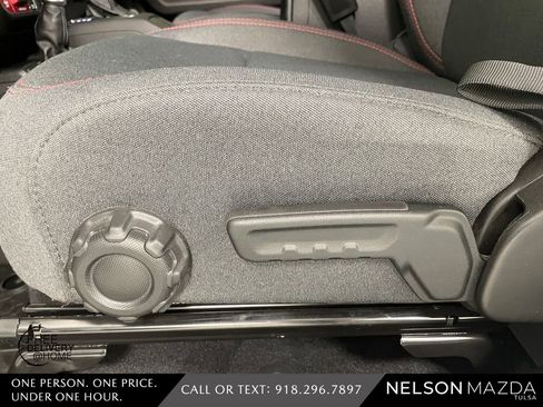 Used 2025 Jeep Gladiator Rubicon AWD/4WD image 17