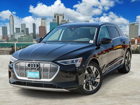 Used 2022 Audi e-tron Premium image 1