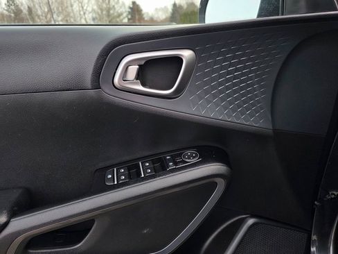 Used 2020 Kia Soul S image 24