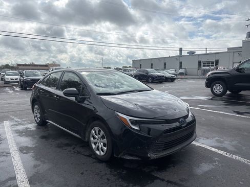 Used 2025 Toyota Corolla LE FWD image 5