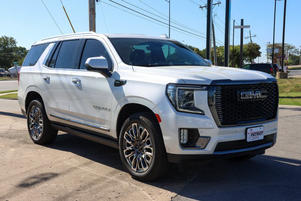 Used 2023 GMC Yukon Denali Ultimate AWD/4WD image 1
