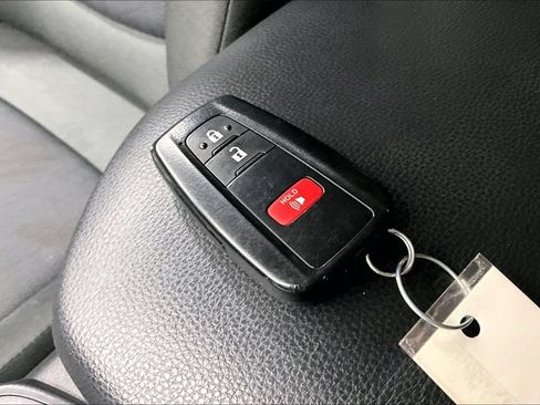 Used 2025 Toyota RAV4 XLE FWD image 11