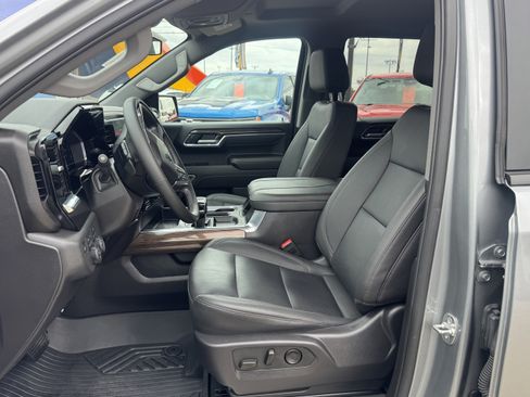 Used 2025 Chevrolet Silverado 1500 LT Trail Boss w/ Convenience Package II AWD/4WD image 16