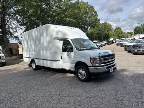 New 2027 Ford E-350 and Econoline 350 Super Duty w/ Power Equipment Group RWD image 2