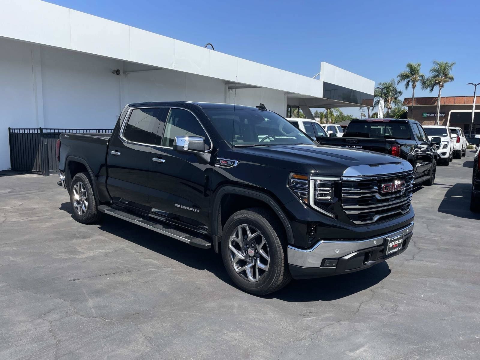 New 2026 GMC Sierra 1500 SLT w/ SLT Premium Plus Package AWD/4WD image 3