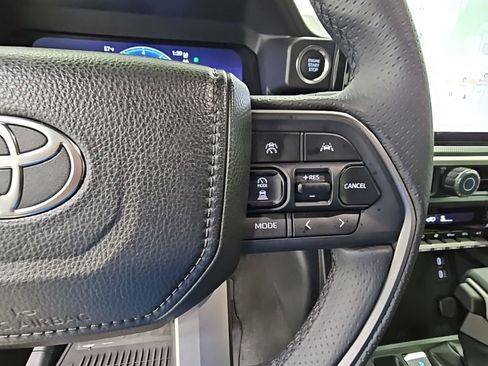 Used 2025 Toyota 4Runner Limited image 29