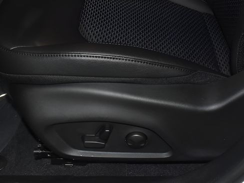 New 2026 Jeep Compass Latitude w/ Sun and Sound Group AWD/4WD image 11