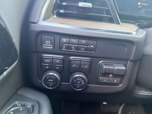 Used 2025 Chevrolet Tahoe High Country AWD/4WD image 24