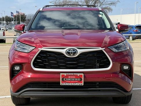Certified 2025 Toyota Highlander XLE image 8