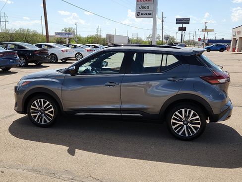 Used 2024 Nissan Kicks SR image 2