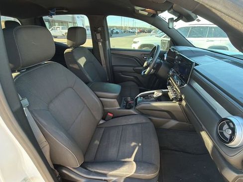 Used 2024 Chevrolet Colorado LT w/ LT Convenience Package image 11