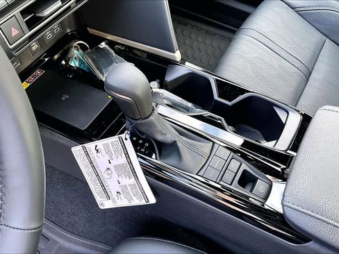 Used 2025 Toyota Camry XSE image 17