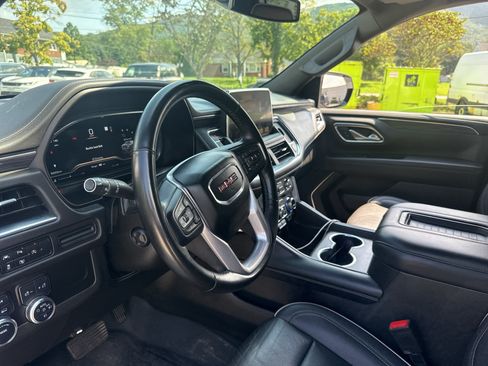 Used 2023 GMC Yukon XL SLT w/ SLT Premium Package AWD/4WD image 7