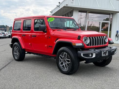 Used 2025 Jeep Wrangler Unlimited Sahara AWD/4WD image 8