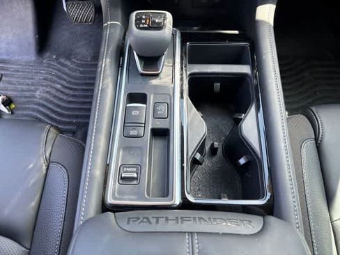 Used 2026 Nissan Pathfinder SL w/ SL Premium Package FWD image 17