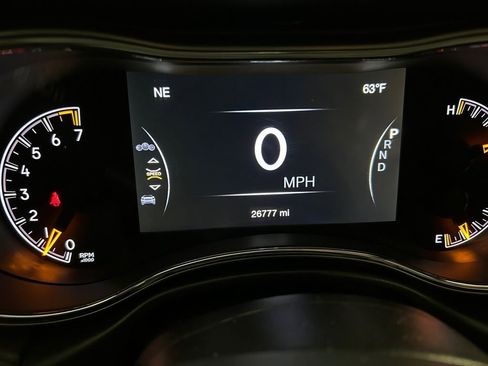 Used 2021 Jeep Grand Cherokee Laredo RWD image 10