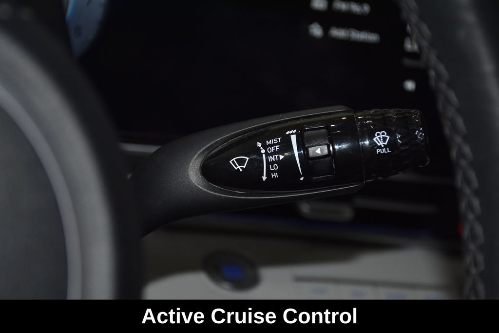 Used 2025 Hyundai Elantra Limited FWD image 17