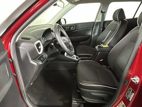 Certified 2023 Hyundai Venue Limited w/ Cargo Package FWD image 12