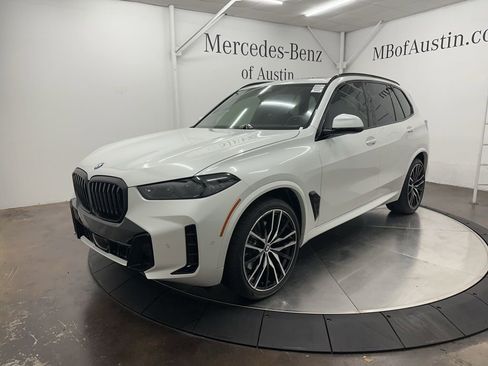 Used 2025 BMW X5 xDrive40i w/ M Sport Package image 3
