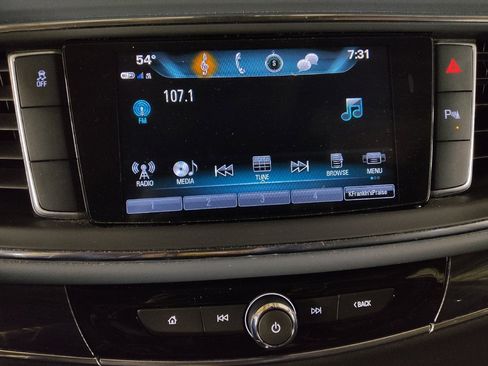 Used 2018 Buick Enclave Essence image 25