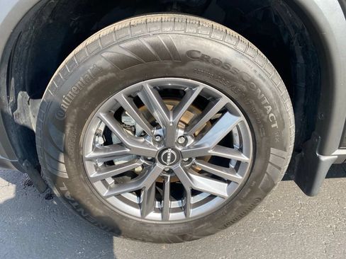Used 2023 Nissan Rogue S AWD/4WD image 17