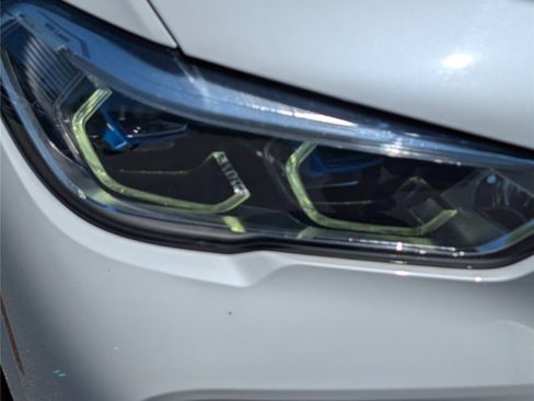 Used 2022 BMW X5 xDrive40i w/ M Sport Package AWD/4WD image 9