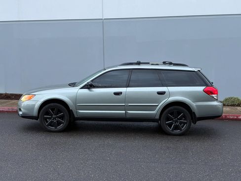 Used 2009 Subaru Outback 2.5i Special Edition AWD/4WD image 3