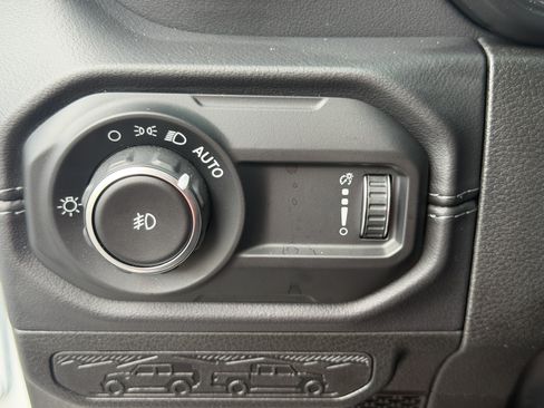Used 2025 Jeep Wrangler Unlimited Sahara w/ Safety Group AWD/4WD image 30