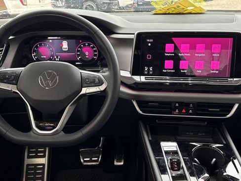 Used 2024 Volkswagen Atlas Peak Edition SE image 6