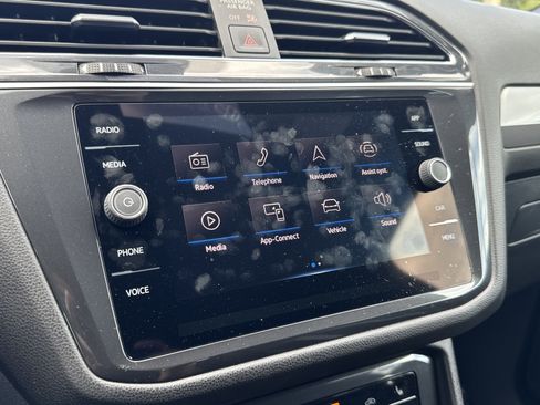 Certified 2023 Volkswagen Tiguan SE R-Line FWD image 25