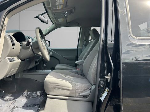 Used 2021 Nissan Frontier SV w/ Midnight Edition Floor Mats image 11